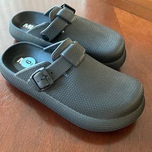 “Croc” type slippers. Very lightweight and comfortable.